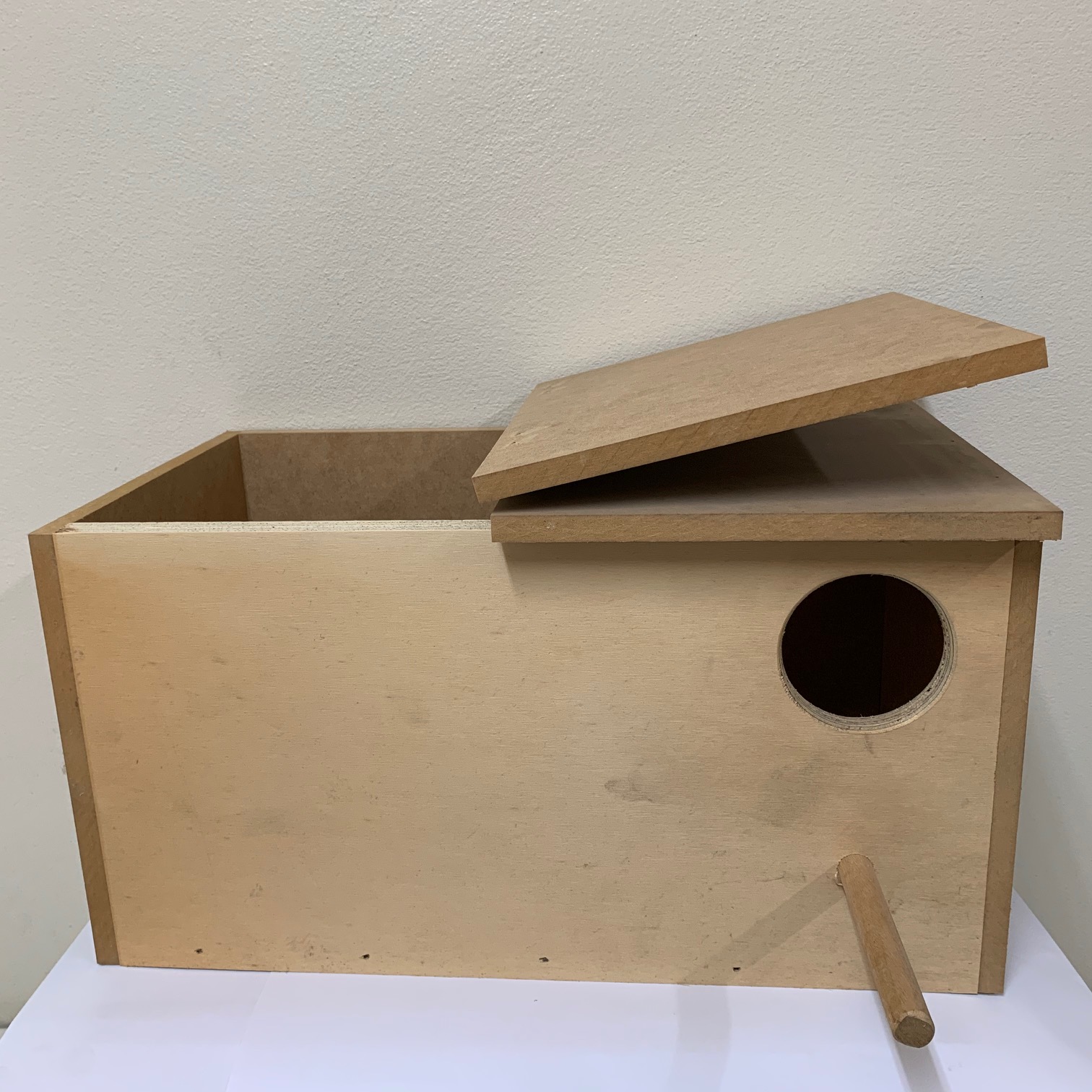 Wooden Budgie nest box w perch